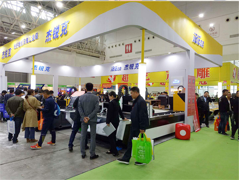 163am银河数控参加2018年武汉广告展
